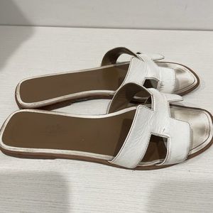 Hermès Oran sandals in white